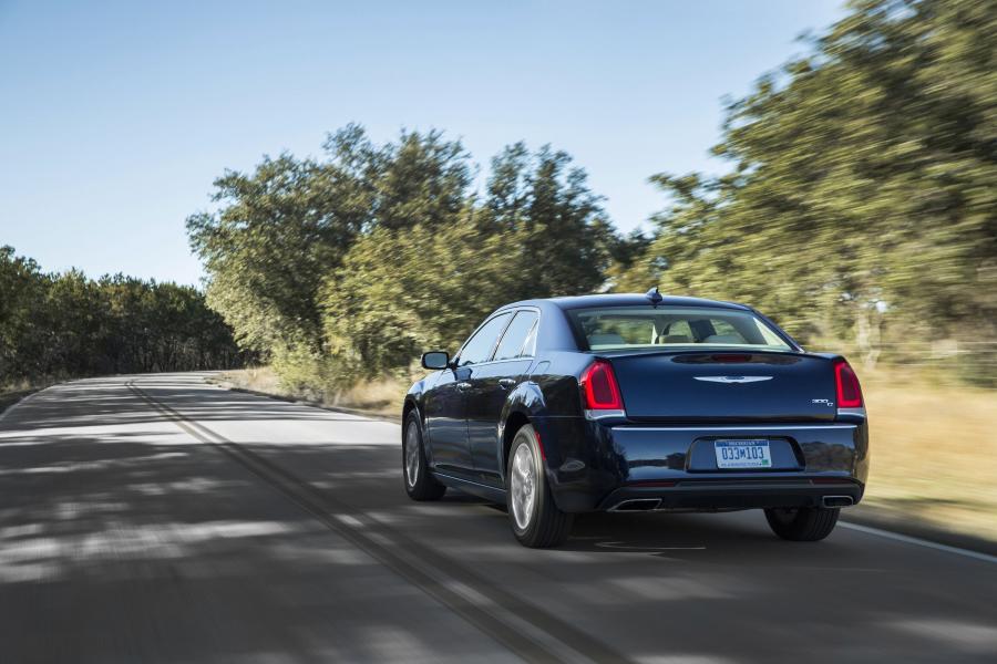  Chrysler 300C 2015 года  (фото 14 из 14)